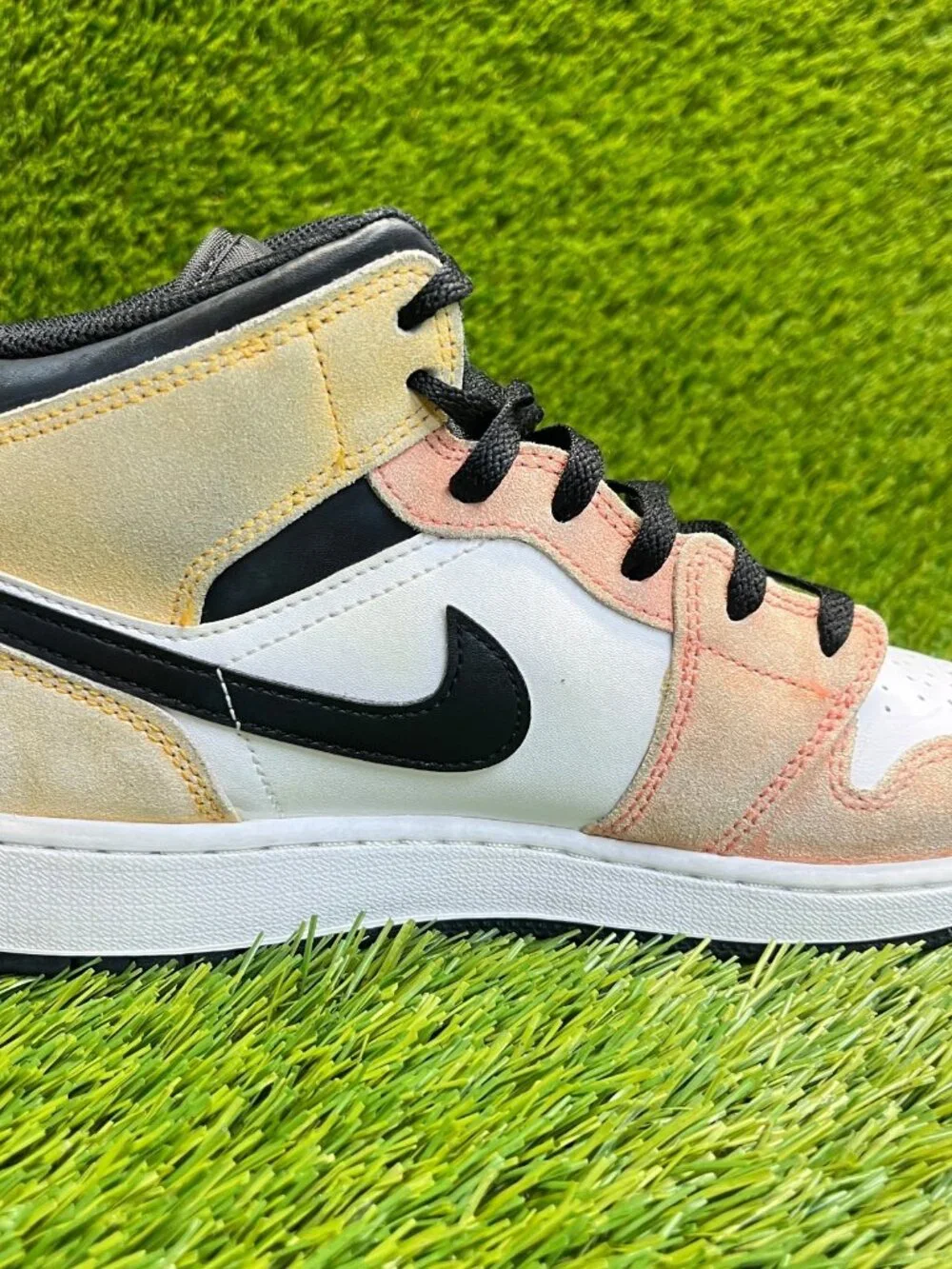 Nike Air Jordan 1 Mid SE Girls Size 6.5Y Pink White Basketball Shoes Sneakers